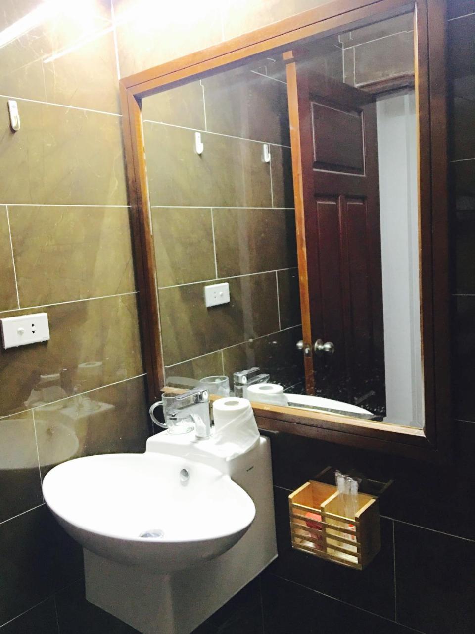 Awa Downtown Hostel Hanoi Exteriör bild